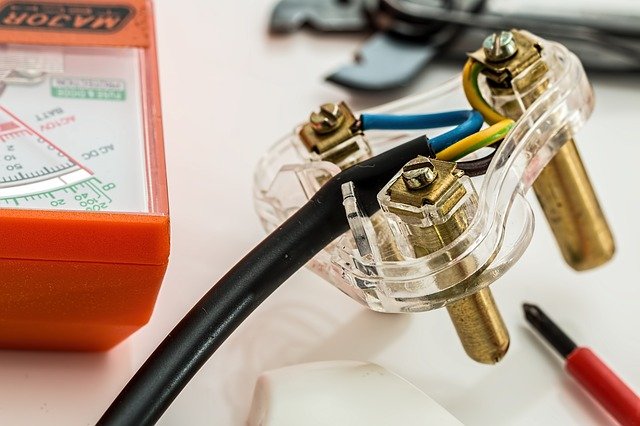 Bytové a průmyslové elektroinstalace